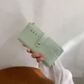 Portefeuille long femme vert clair avec rayures verticales et fermeture éclair - vert clair