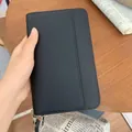 Portafoglio organizzatore giapponese in pelle nera capiente con cinturino e cerniera - Nero