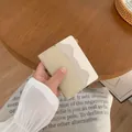 Cartera delgada de cuero tricolor con cremallera dorada y ranuras para tarjetas - Caqui