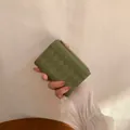 Portamonete verde matcha in ecopelle con trama a rombi e cerniera dorata - Verde