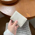 Piccolo portafoglio da donna bianco crema con grazioso motivo a cartone animato di barboncino - Bianco Sporco