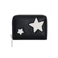 Cartera de acordeón en cuero negro con dos parches de estrellas blancas y cremallera plateada - Negro