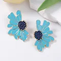 Boucles d'oreilles fleurs en émail bleu ciel avec bord doré et cristaux bleu foncé - Bleu et Cœur Bleu