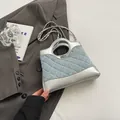 Bolso bandolera chic de mezclilla acolchada y cuero plateado con cadena y cierre - Plateado