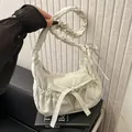 Borsa a tracolla chic in nylon beige con grande fiocco e tracolla arricciata regolabile - Bianco