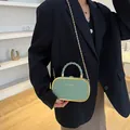 Pochette ovale vert clair avec poignée torsadée, chaîne dorée et logo imprimé devant - Vert Menthe Clair
