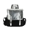 Sac à dos chic contrasté noir et argent avec boucles métalliques au style minimaliste - Argent