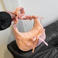 Borsa a spalla in nylon rosa con pieghe, fiocco e manico arricciato per donna - Rosa