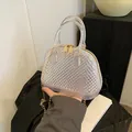 Borsa a conchiglia trasparente alla moda con trama di perle e catena dorata - Bianco Trasparente
