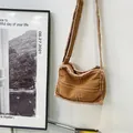Retro Segeltuchtasche in Braun mit ausgefransten Kanten und verstellbarem Gurt - Einheitsgröße / Khaki