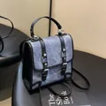 Sac à dos en denim bleu et cuir noir de style britannique avec boucles et pièces argent - Bleu