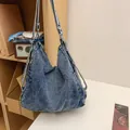 Verstelbare lichtblauwe denim shopper met zilveren metalen ringen in retrostijl - Vintage Blauw