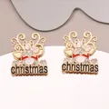 Orecchini a perno con renne di Natale, corna dorate e strass su sfondo rosa - Orecchini Renna di Natale / Multicolore