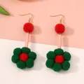 Pendientes florales creativos con pompones rojos y verdes y ganchos de metal dorado - Verde