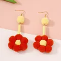 Pendientes de flores de terciopelo rojo con centros amarillos y ganchos dorados - Rojo