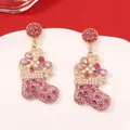 Boucles d'oreilles chaussettes de Noël avec strass roses, perles et métal doré - Rose