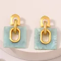 Pendientes cuadrados geométricos con acabado de mármol azul claro y perno dorado - Cuadrado Cian