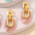Pendientes de resina jaspeada rosa con detalles en metal dorado mate y estilo ovalado - Rosa Óvalo