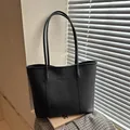 Bolso tote clásico de cuero negro granulado con elegantes correas largas para el diario - Negro