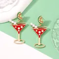 Elegante Cocktailglas-Ohrringe mit rotem Emaille, Perlen und Strass auf Minzhintergrund - Rot Mit AB Strass