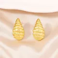 Elegante gouden spiraal oorbellen met getextureerde metallic afwerking op zijde - Goud