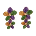 Mardi Gras Ohrringe in Blumenform mit lila grünem und goldenem Glitzer auf Weiß - Doppelschichtiger Blumenstil / Regenbogen