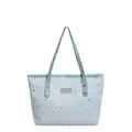 Borsa tote celeste con stelle argentate ed etichetta del marchio in ecopelle su bianco - Blu Senza Ciondolo