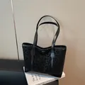 Large capacity tote bag with black leopard print texture and leather handle - Black