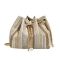 Stro emmer tas met diagonaal weefsel, trekkoordsluiting en elegante parelkwast accenten - Khaki