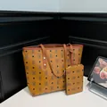 Tragetasche und Beutel-Set in Karamellbraun mit Bärenprägung und langen Schultergurten - Tote Bag 2-Teiliges Set / Dunkelbraun