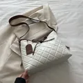 Borsa trapuntata bianca con manici in pelle marrone e dettaglio a fiocco - Bianco