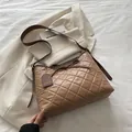 Borsa tote trapuntata marrone in ecopelle con fiocco e tracolla regolabile pratica - Cachi