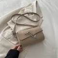 Khaki PU-Leder Baguette Umhängetasche mit einem einzigartigen silbernen Metallverschluss - Khaki
