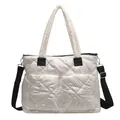 Bolso tote acolchado blanco irisado con asas y correa de hombro cruzada - Blanco Roto