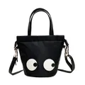 Schwarze Bucket Bag aus Nylon mit Augen-Applikationen und abnehmbarem gestreiftem Gurt - Kordelzug-Stil / Schwarz