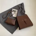 Dunkelbraune Tragetasche aus Kunstleder mit Elefanten-Design und passender Tasche - Braun