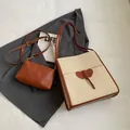 Minimalistisches beiges Shopper-Set mit braunem Elefanten-Patch und Tragegurt - Gebrochenes Weiß