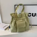 Bolso de pana verde claro con cierre de cordón y bolsillo frontal con solapa - Verde