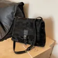 Retro black messenger bag with marble texture leather and adjustable strap - Black