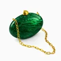 Elegante pochette da sera in acrilico verde smeraldo con motivo malachite e catena d'oro - Verde