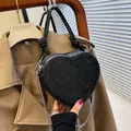 Borsa a tracolla a forma di cuore con strass neri, catena argentata e manico annodato elegante - Nero
