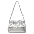 Bolso bandolera plateado de piel sintética suave con solapa plisada y lazos decorativos - Plateado