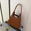 Sac sous le bras marron rétro en similicuir mat avec design trapèze structuré chic - Marron