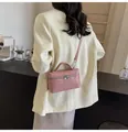 Borsa a mano rosa con motivo a coccodrillo, finiture argento e manico superiore - Rosa