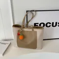 Chic beige canvas and khaki leather tote bag featuring a cute crochet orange charm - With Charm / Khaki