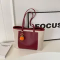 Minimalist canvas tote bag in beige and burgundy leather with orange charm - With Charm / Red