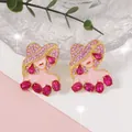 Orecchini ritratto di donna con strass rosa e pietre preziose color fucsia - Rosso