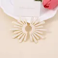 Orecchini ad ala minimalisti con smalto color crema e bordo in metallo dorato - Bianco avorio