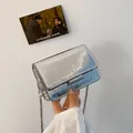 Sac à bandoulière argenté brillant à motif crocodile avec chaîne métallique élégante - Argenté