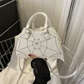 Borsa bianca ad ali di pipistrello con cuciture a ragnatela e dettagli oro - Bianco